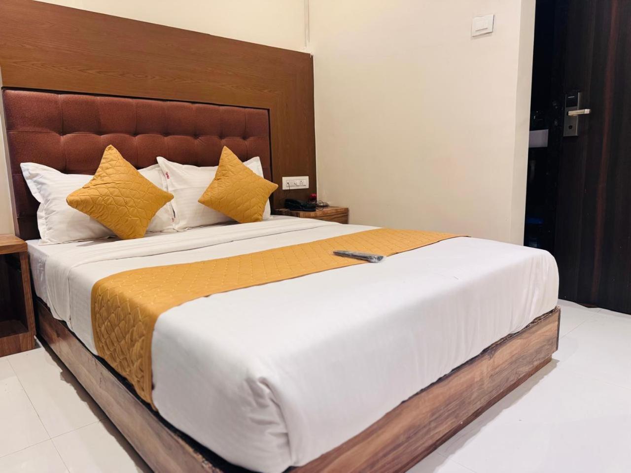 West Line Andheri Hotel Bombaj
