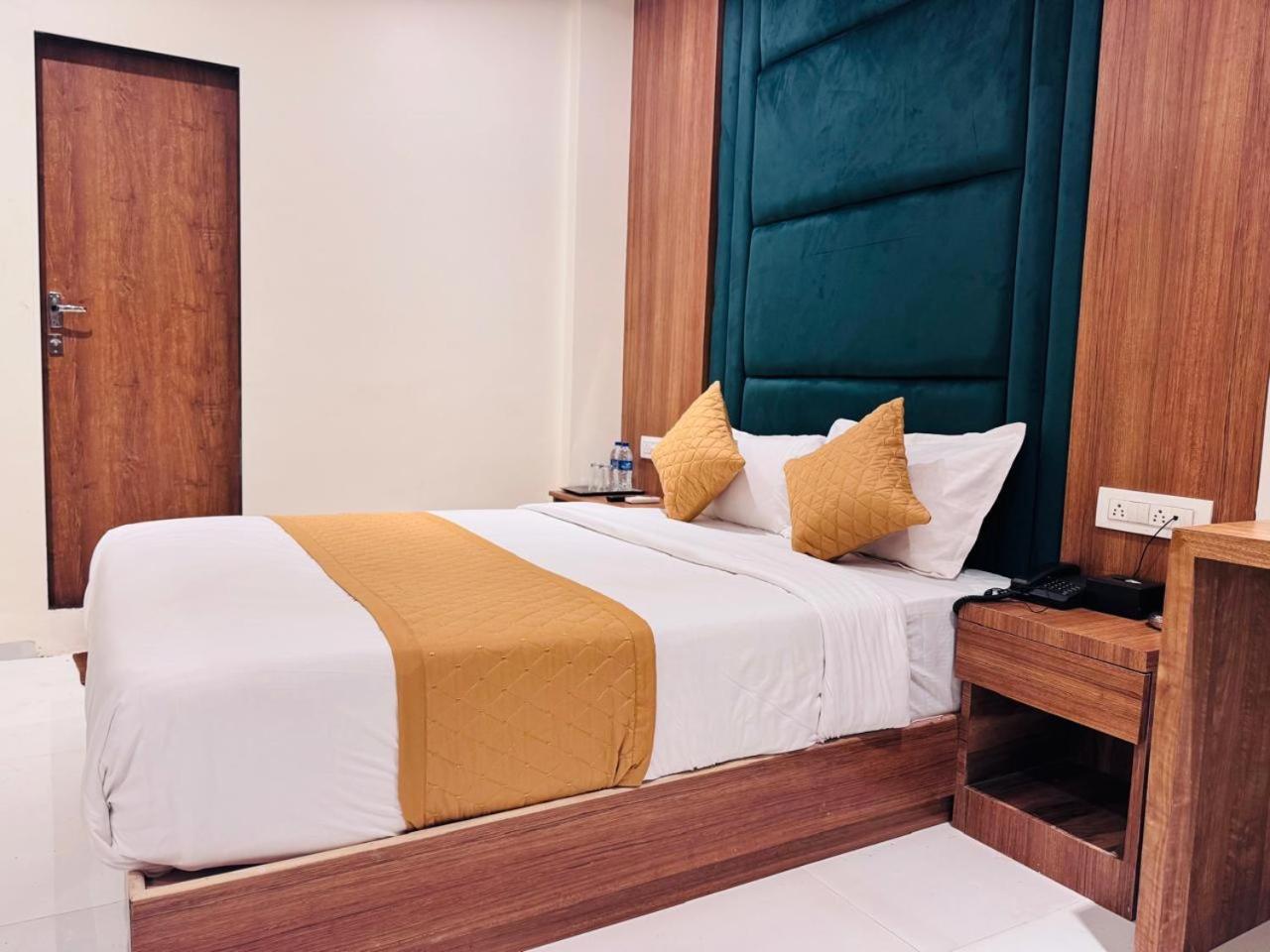 West Line Andheri Hotel Bombaj