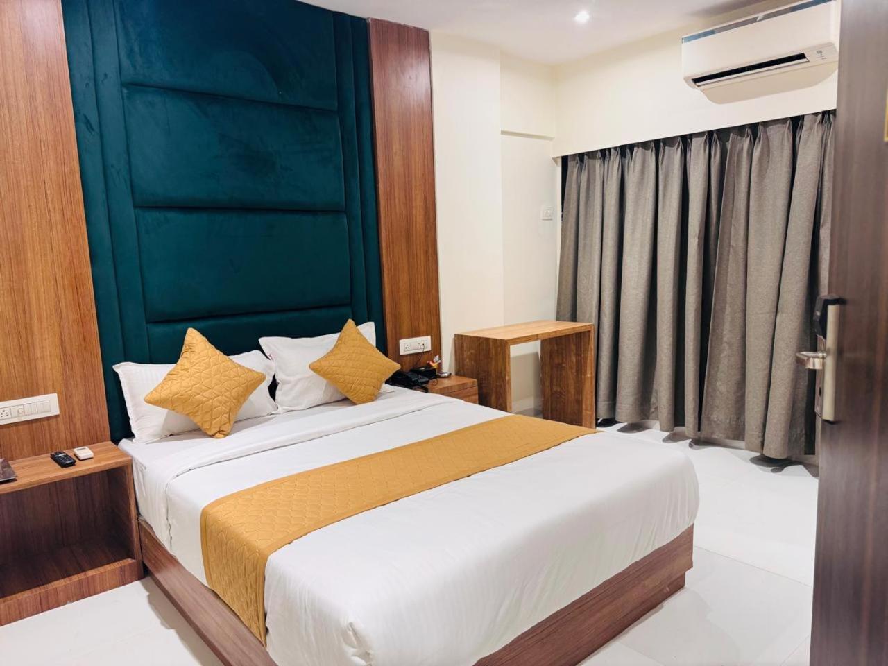Hotel West Line Andheri *