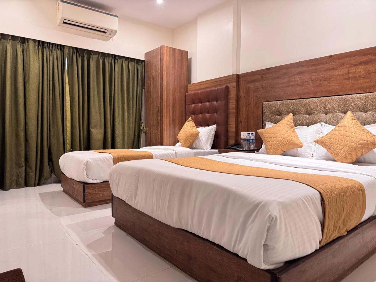 West Line Andheri Hotel *
